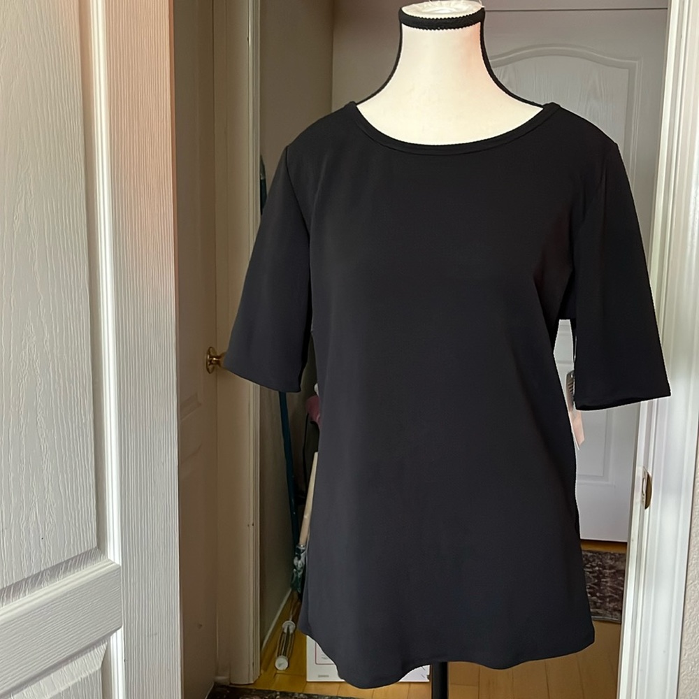 Solid black Gigi from Lularoe! Simply elegant!